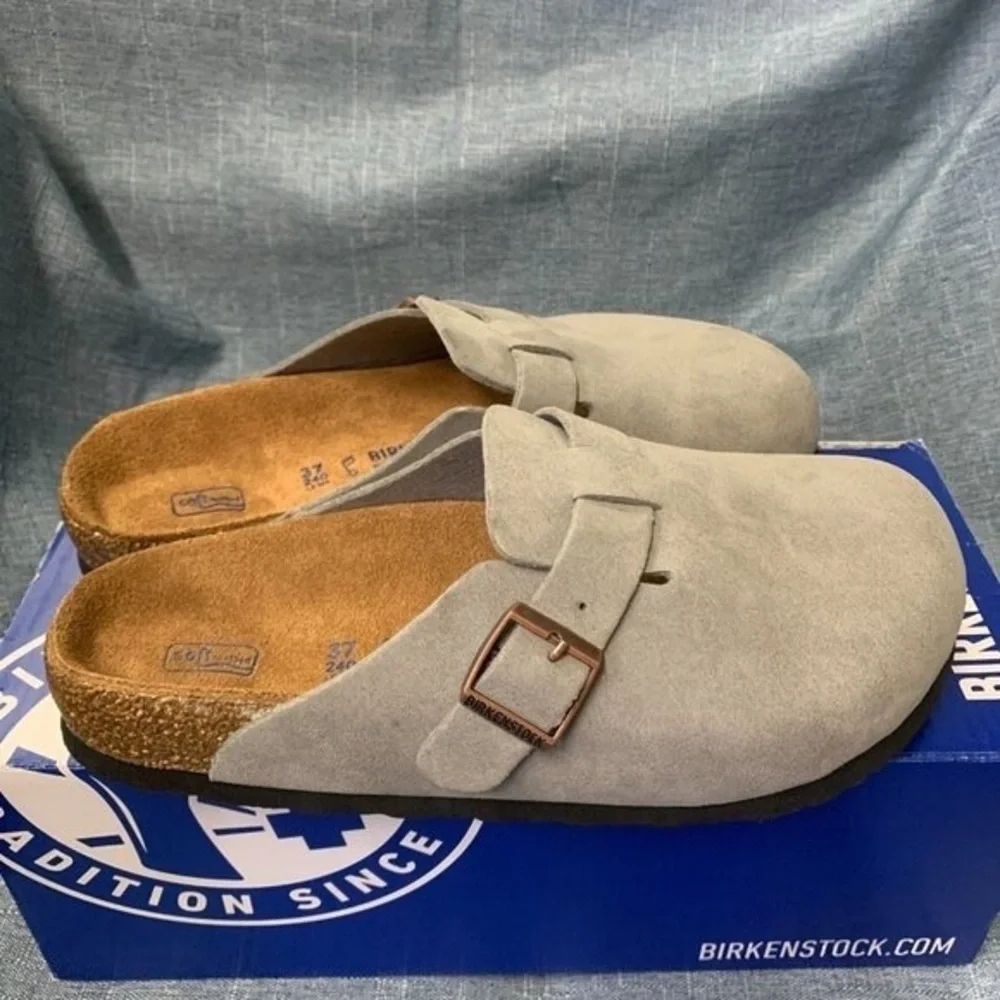 NWT Women's Taupe Suede Birkenstock Boston Shoes